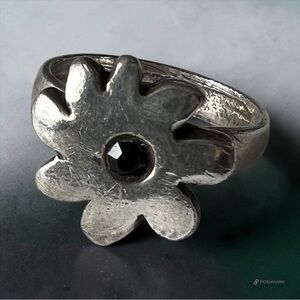 💖 Metal Pointu’s Paris Floral Crystal Ring 💖